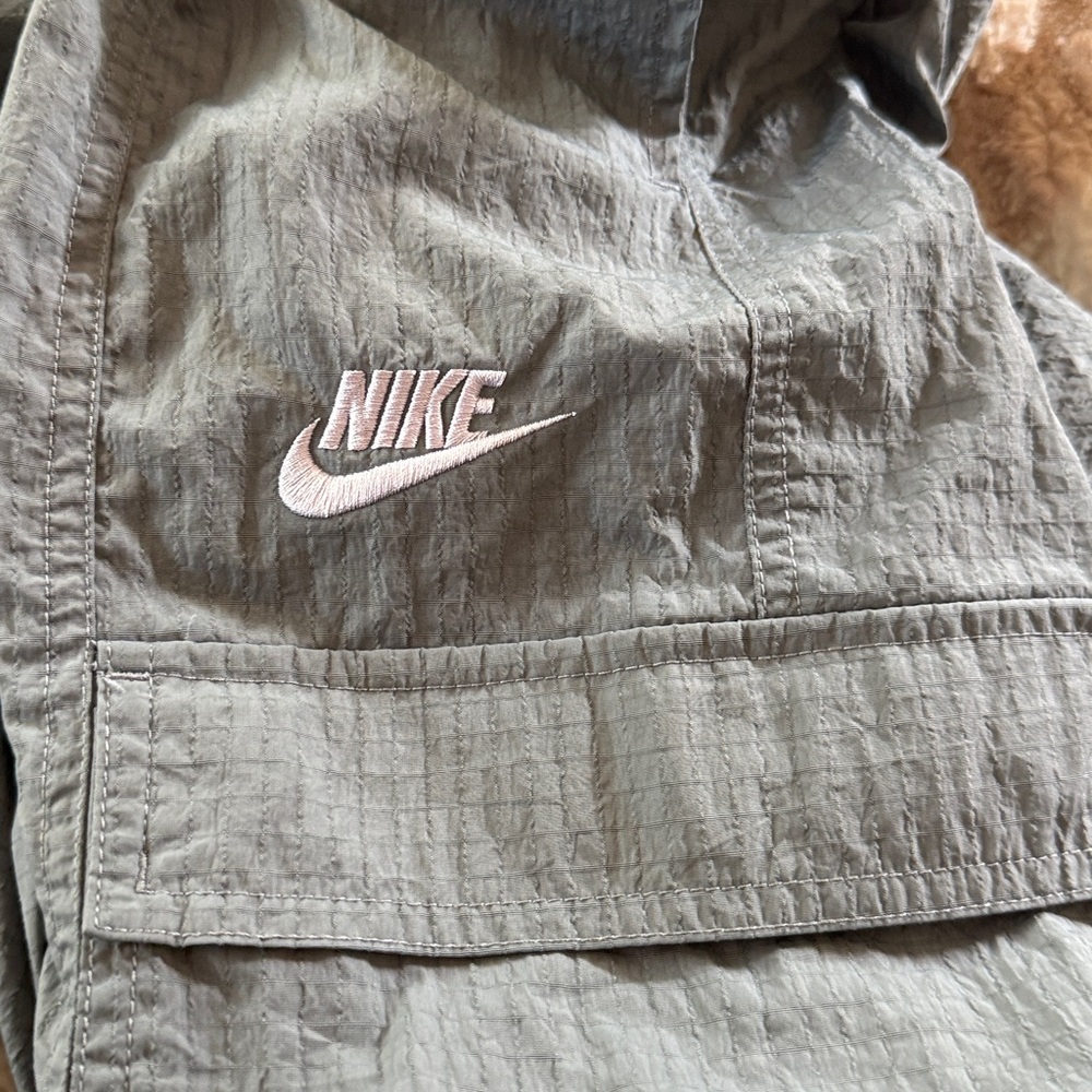 NIKE Women's Woven Cargo Pants In Grey | XS - Picture 6 of 6
